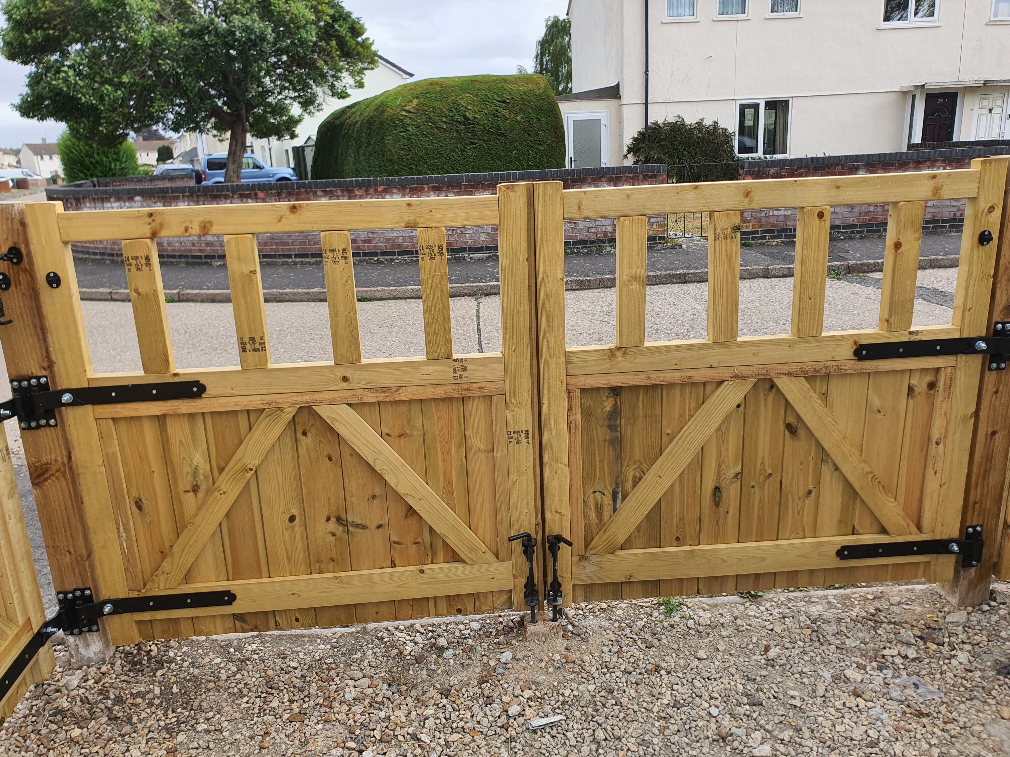 Wooden garden driveway gates, garden gates wooden 3ft 90cm High, Double Driveway Wooden Garden Gates, Wooden Cottage Driveway Gate,