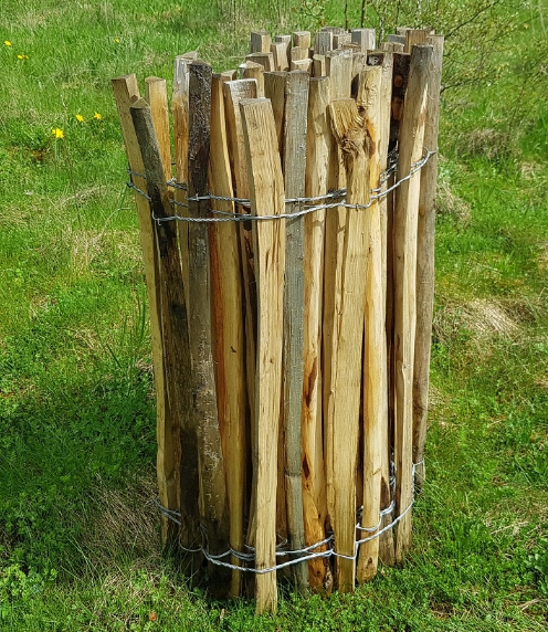Chestnut Paling Fencing 3ft x 9 m Wide x 5cm deep - 2 Wire