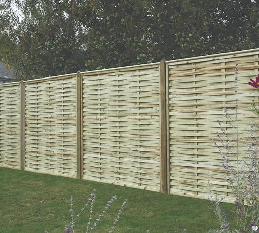Woven Wooden Garden Fence Panel – Natural Privacy Screen for Outdoor Landscaping and Boundaries