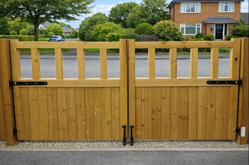 Wooden garden driveway gates, garden gates wooden 4ft 120cm High, Double Driveway Wooden Garden Gates, Wooden Cottage Driveway Gate,